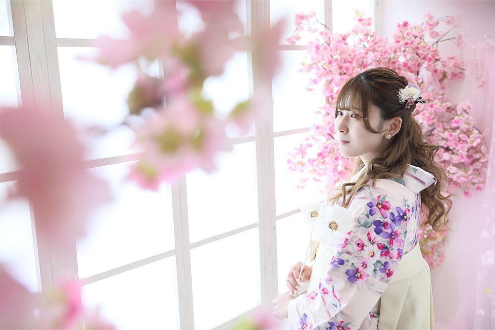 袴を着て記念写真を撮影するお嬢様その3