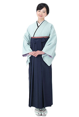 袴を着た小学生の先生の写真